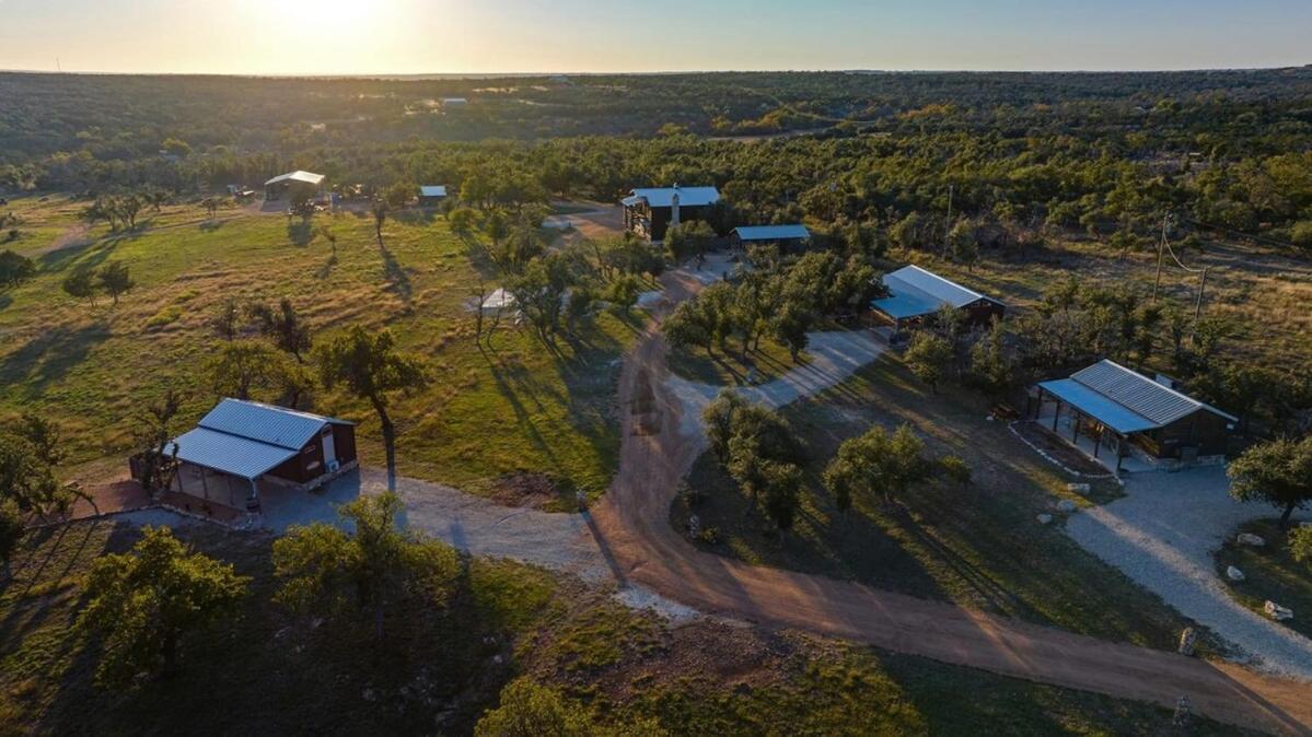 Rockin' R Ranch - 4 Cabins & Sleeps 10 Fredericksburg Exterior photo