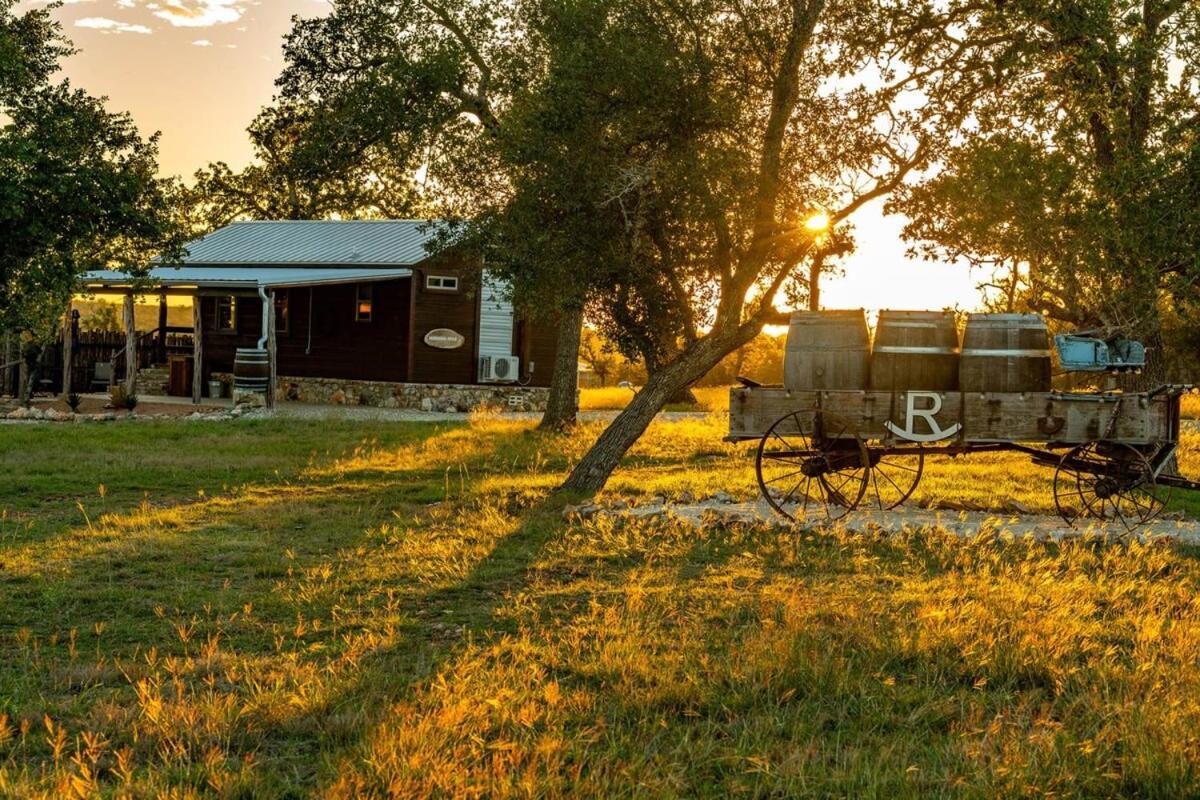 Rockin' R Ranch - 4 Cabins & Sleeps 10 Fredericksburg Exterior photo