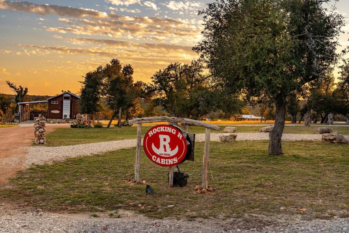 Rockin' R Ranch - 4 Cabins & Sleeps 10 Fredericksburg Exterior photo