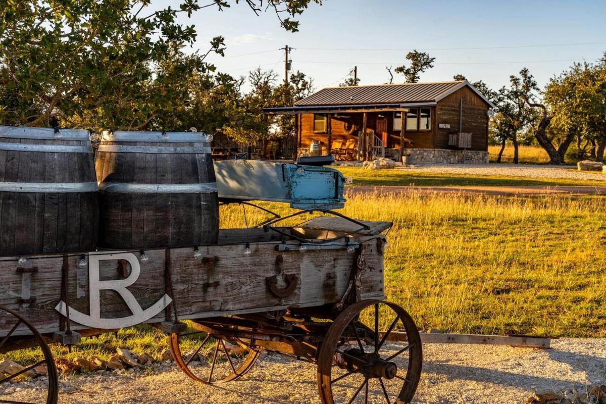 Rockin' R Ranch - 4 Cabins & Sleeps 10 Fredericksburg Exterior photo