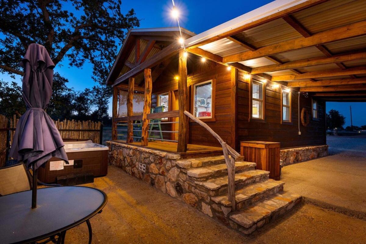 Rockin' R Ranch - 4 Cabins & Sleeps 10 Fredericksburg Exterior photo